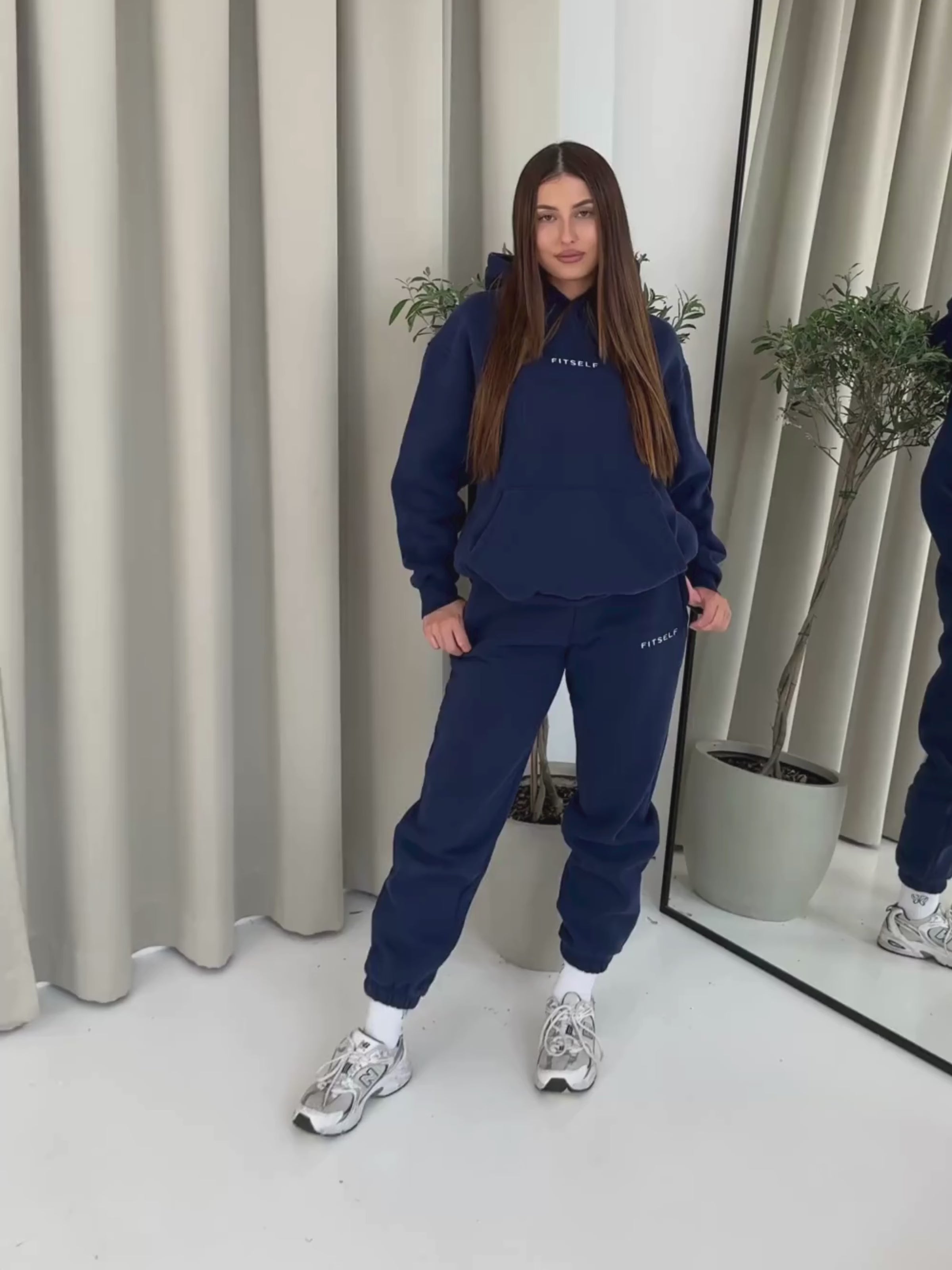 Spodnie-dresowe-EVERYDAY-granatowe-VIDEO