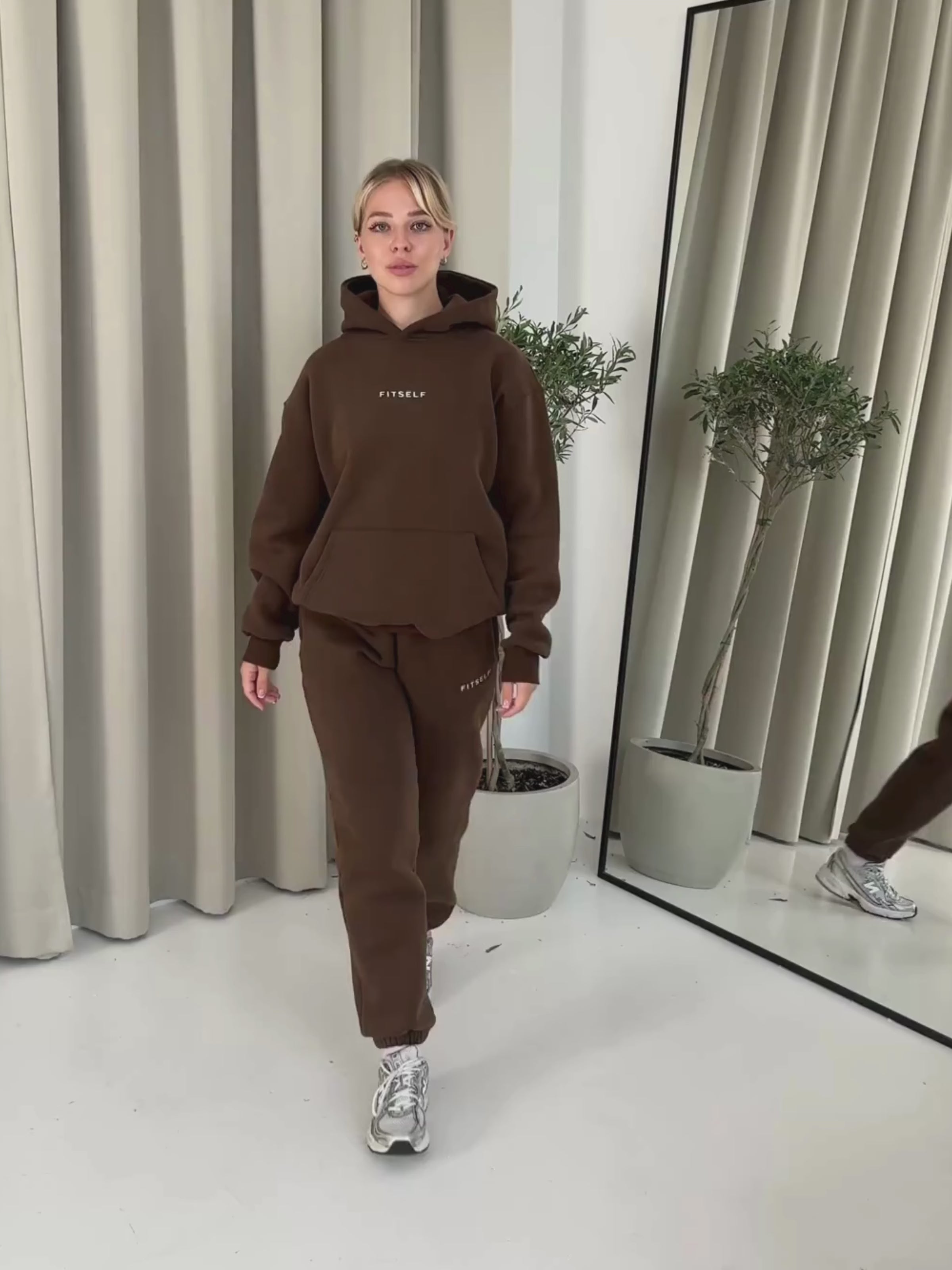 Bluza-dresowa-EVERYDAY-brązowa-VIDEO