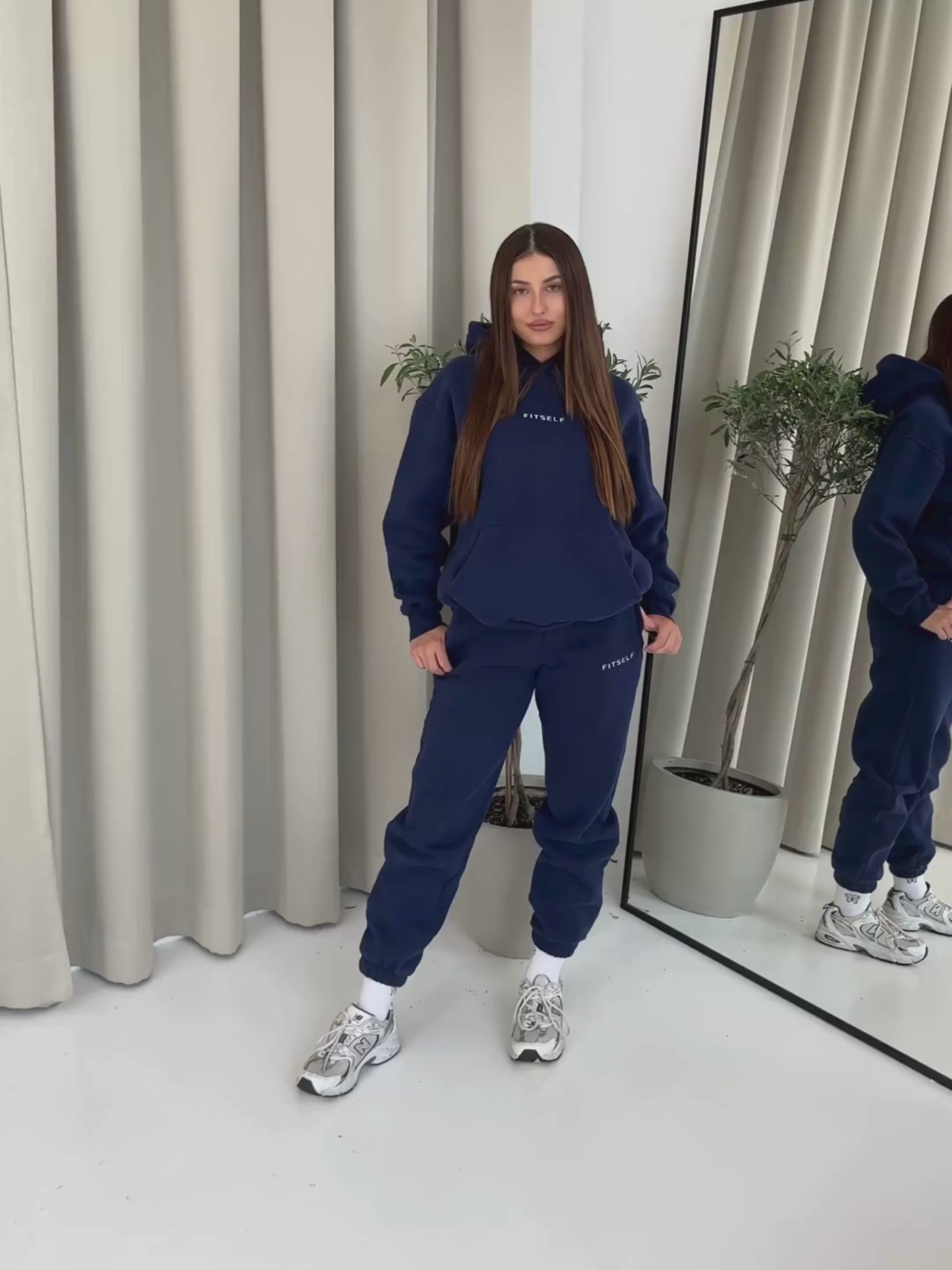 Zestaw-bluza-spodnie-dresowe-EVERYDAY-granatowe-VIDEO