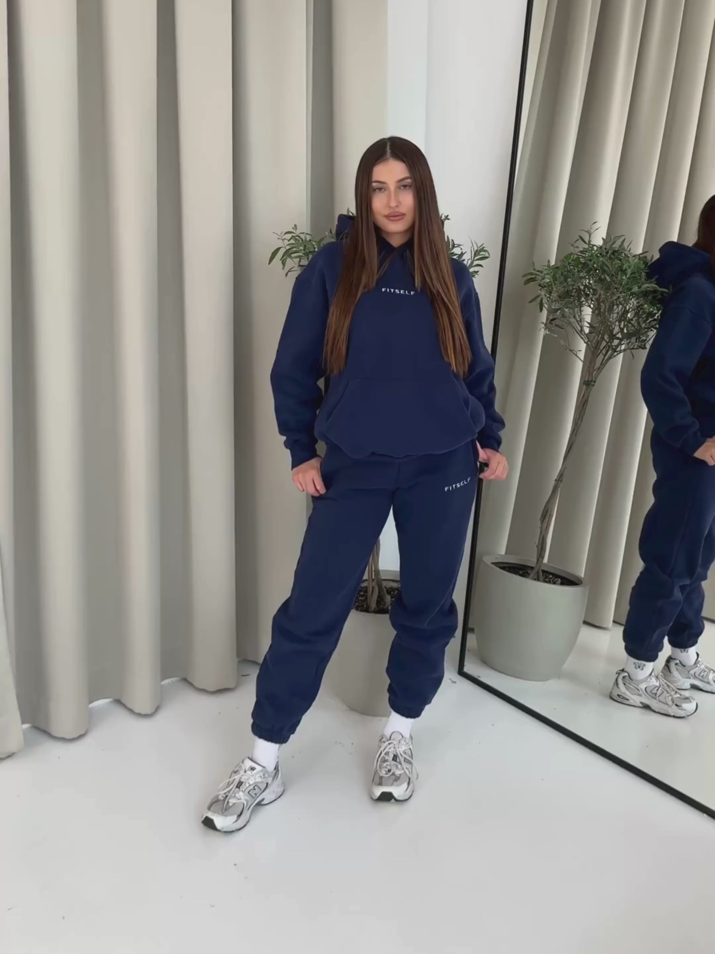 Bluza-dresowa-EVERYDAY-granatowa-VIDEO