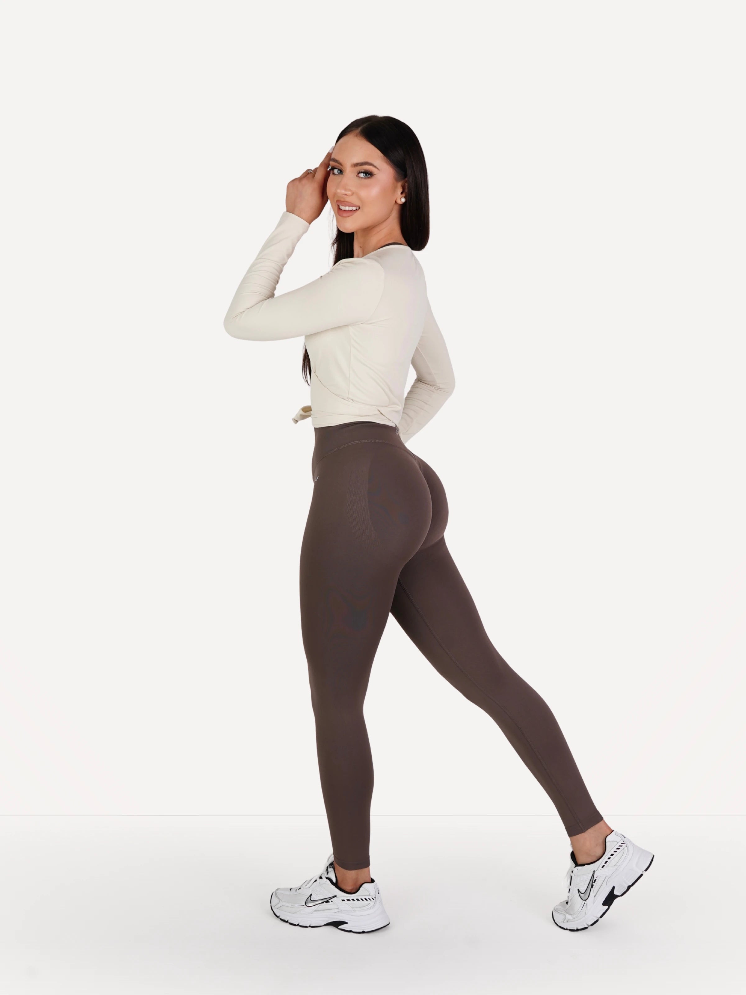 Zestaw 3-częściowy: legginsy + biustonosz ICONIC taupe + top wiązany PILATES ERA cream