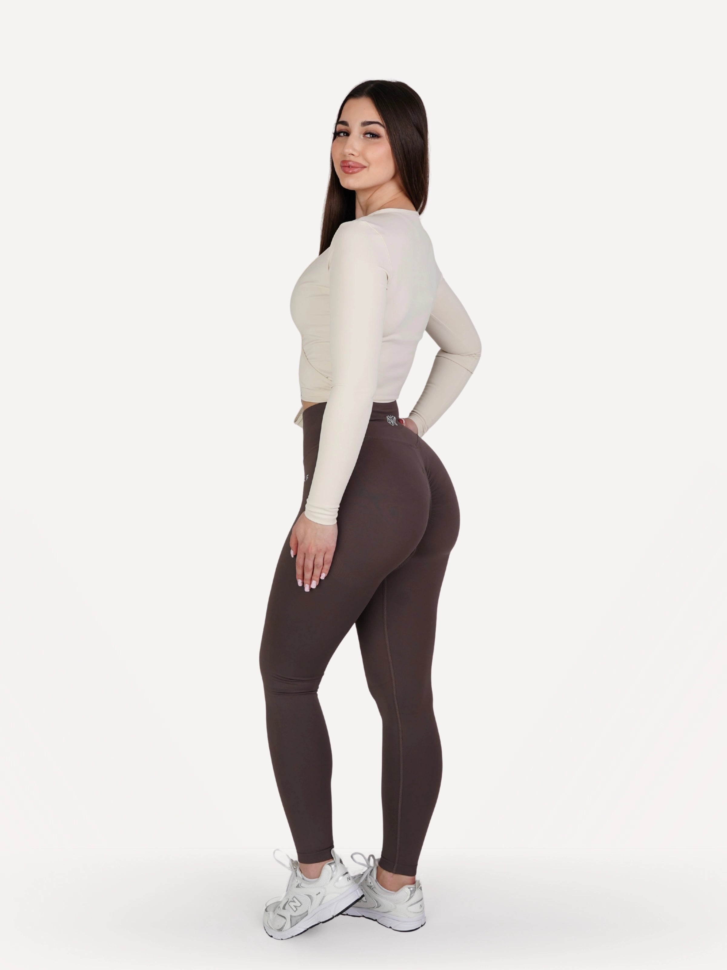 Zestaw 3-częściowy: legginsy + biustonosz ICONIC taupe + top wiązany PILATES ERA kremowy
