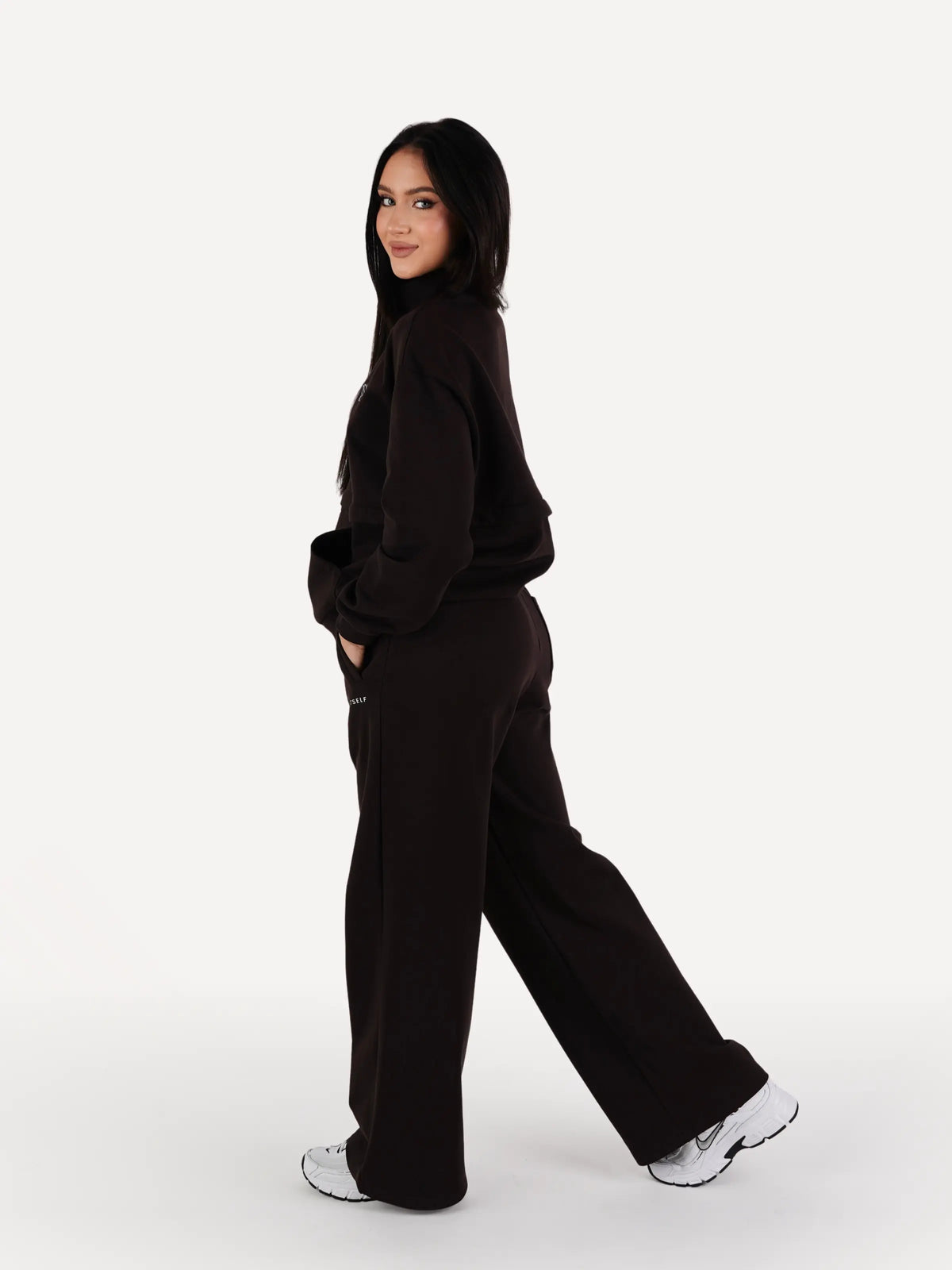 Zestaw bluza z półzamkiem + spodnie dresowe REST espresso brown